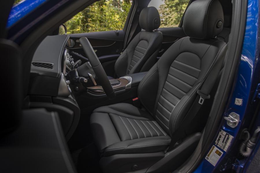 Интерьер Mercedes-Benz GLC300 4Matic AMG Line (X253) 2019 года  (NA) (фото 7 из 74)